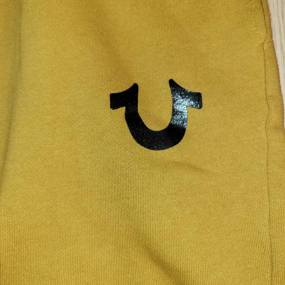 True Religion Mens Mustard Yellow Fleece Sweat Shorts Horseshoe Logo Size L